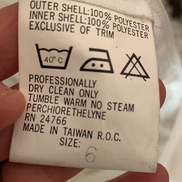 Gorgeous Victorian style wedding gown and hat/veil - Picture 12 of 12